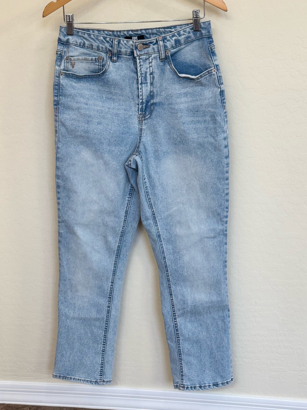 Frye Light Wash High Rise Straight Leg Casual Mom Jeans Size 6/28 EUC Y2K 90s